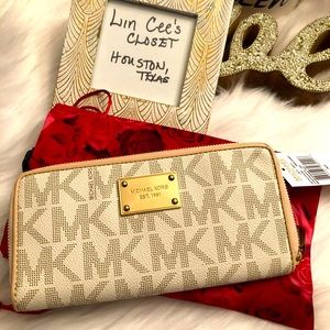 Michael Kors Continental Monogram Wallet